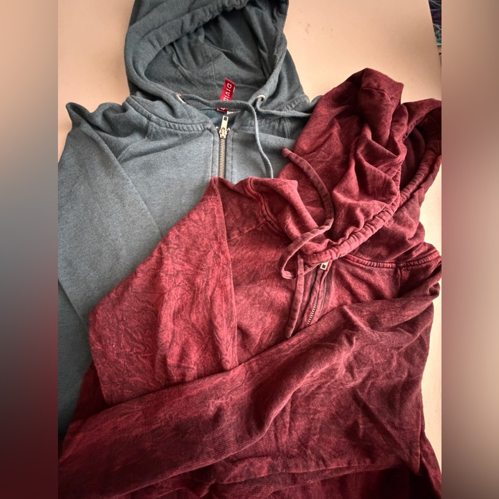 💙🩵❤️BUNDLE (2) Sweatshirt Hoodie Jackets